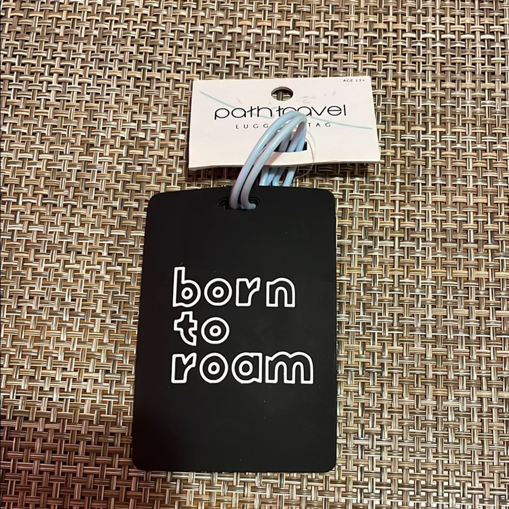Black 'Born to Roam' Luggage Tag
